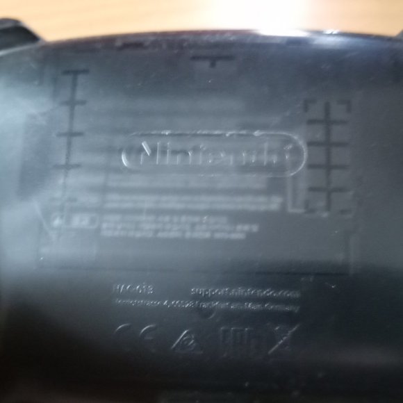 Nintendo Switch Pro Controller - Picture 3 of 3